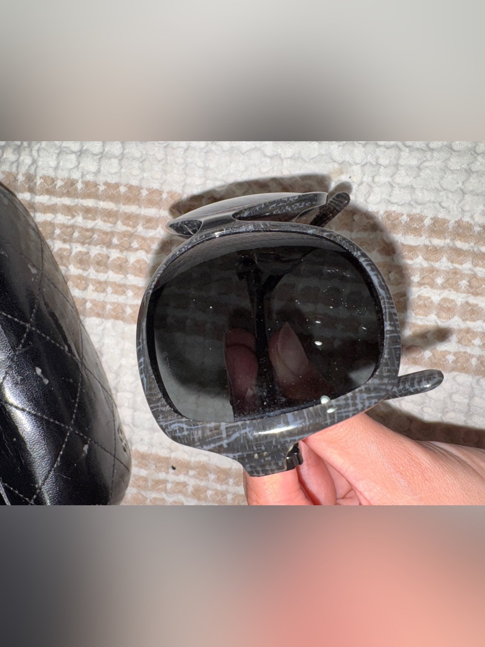 CHANEL Black Sunglasses with Yellow CC Medallion tweed - Picture 5 of 8